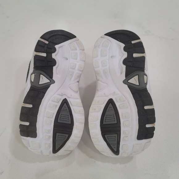 Nike Darts 9 Leather & Synthetic Silver and Black Toddler Size 4C - Picture 8 of 11